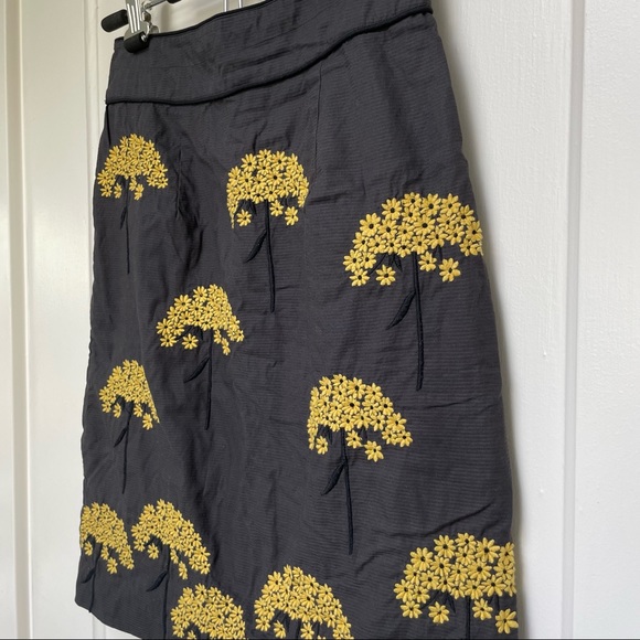 Grey cotton miniskirt with embroidered flowers - Picture 2 of 14